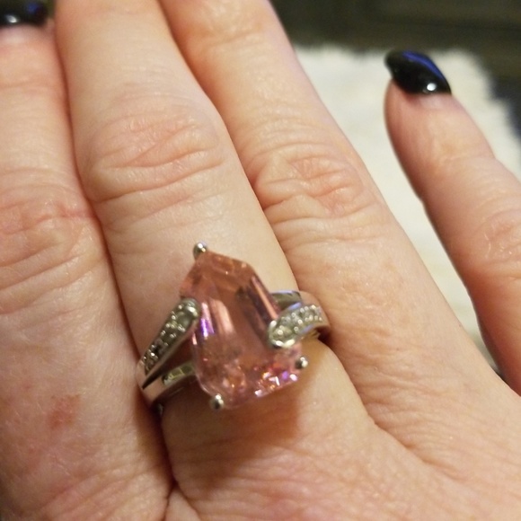 unknown Jewelry - Pink gemstone ring. Silver tone.